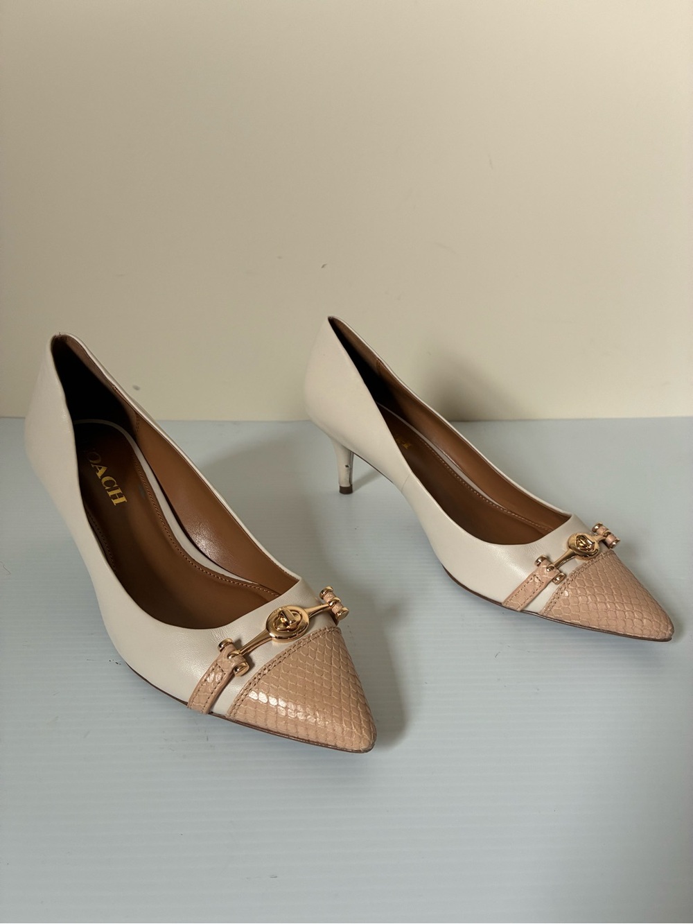 Coach Lauri Ivory Nude Colorblock Leather Pointed Toe Kitten Heel Pumps size 8.5 - Picture 7 of 12